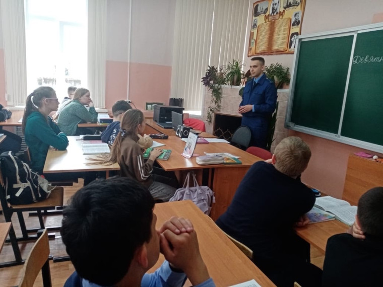 Профилактическая беседа помощника прокурора Мосальского района с учащимися.